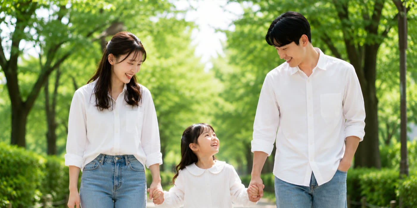 자녀와 함께 걷는 가족